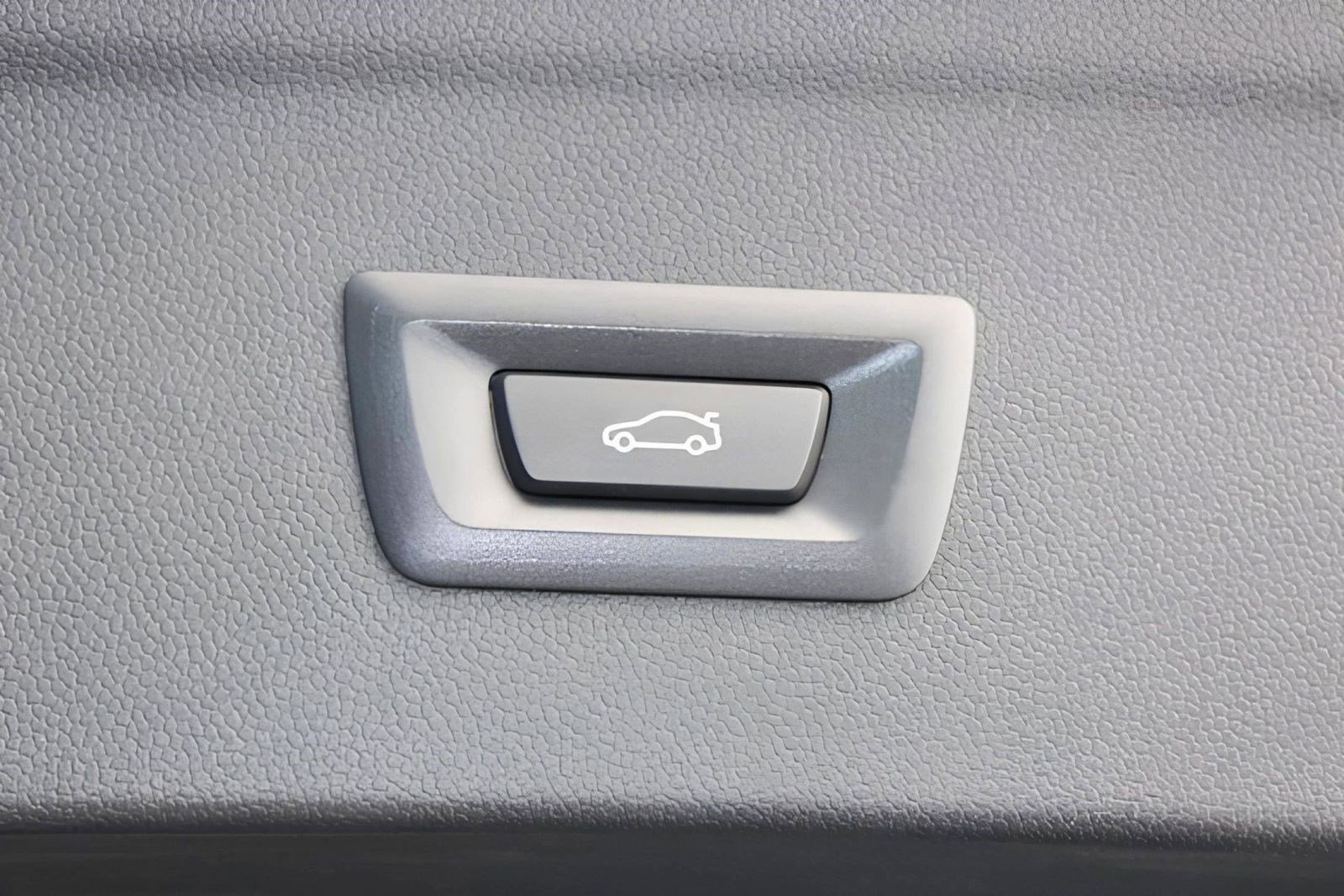 Used 2025 BMW iX M60 image 35