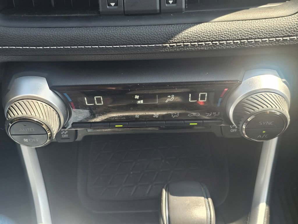 Used 2022 Toyota RAV4 XLE Premium image 23