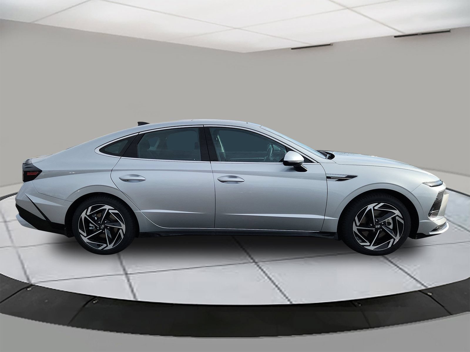 Used 2025 Hyundai Sonata SEL FWD image 2