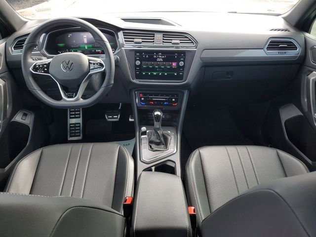 Used 2024 Volkswagen Tiguan SE R-Line image 18