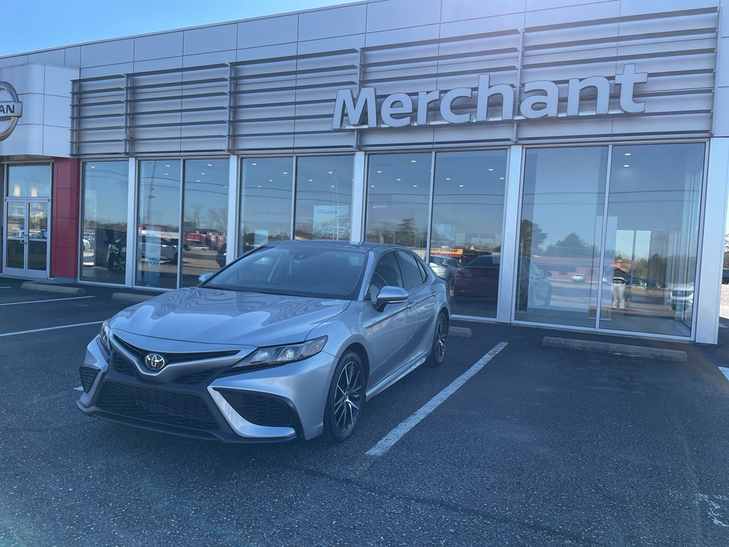 Used 2024 Toyota Camry SE image 4