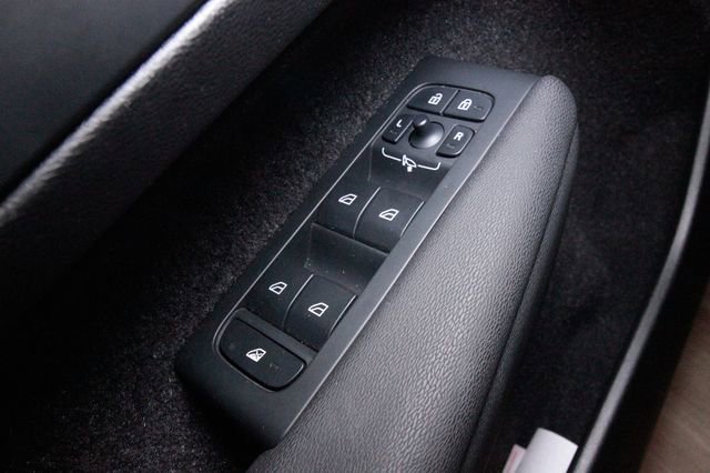 Certified 2025 Volvo XC40 B5 Core w/ Climate Package AWD/4WD image 24