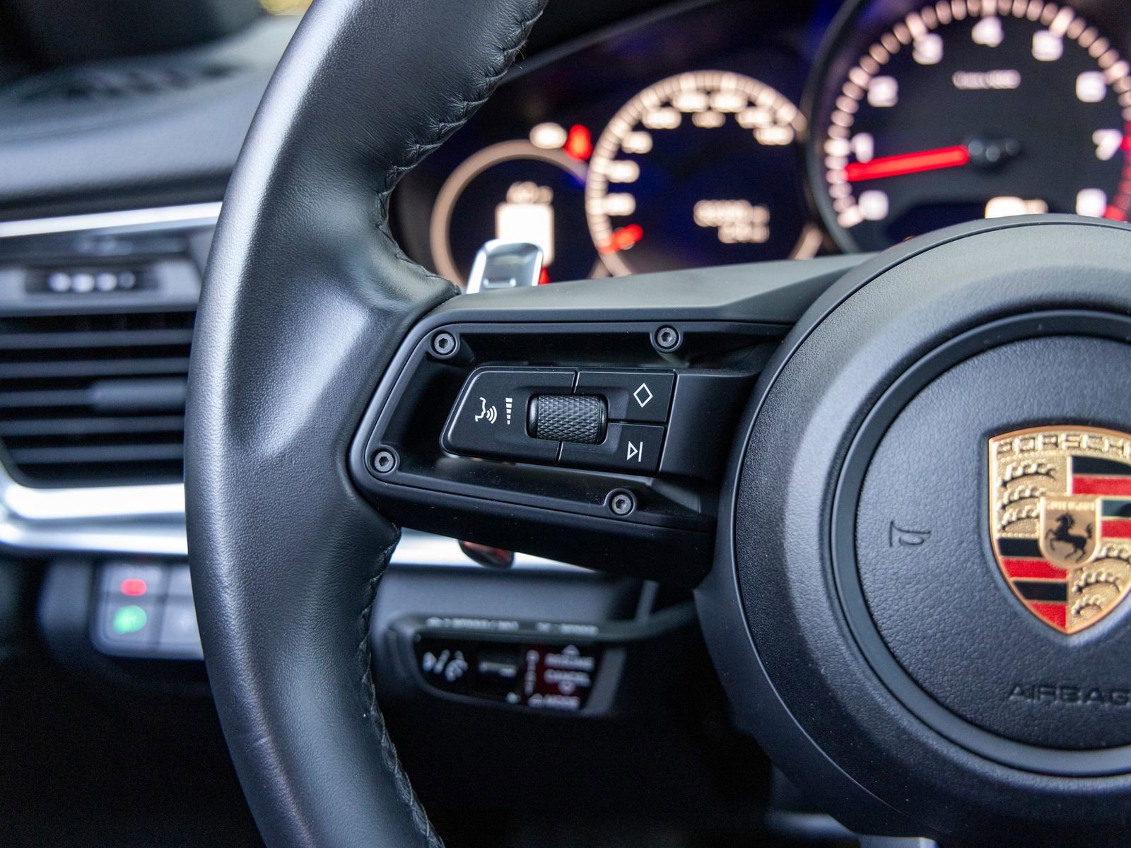 Certified 2023 Porsche Panamera Platinum Edition image 33