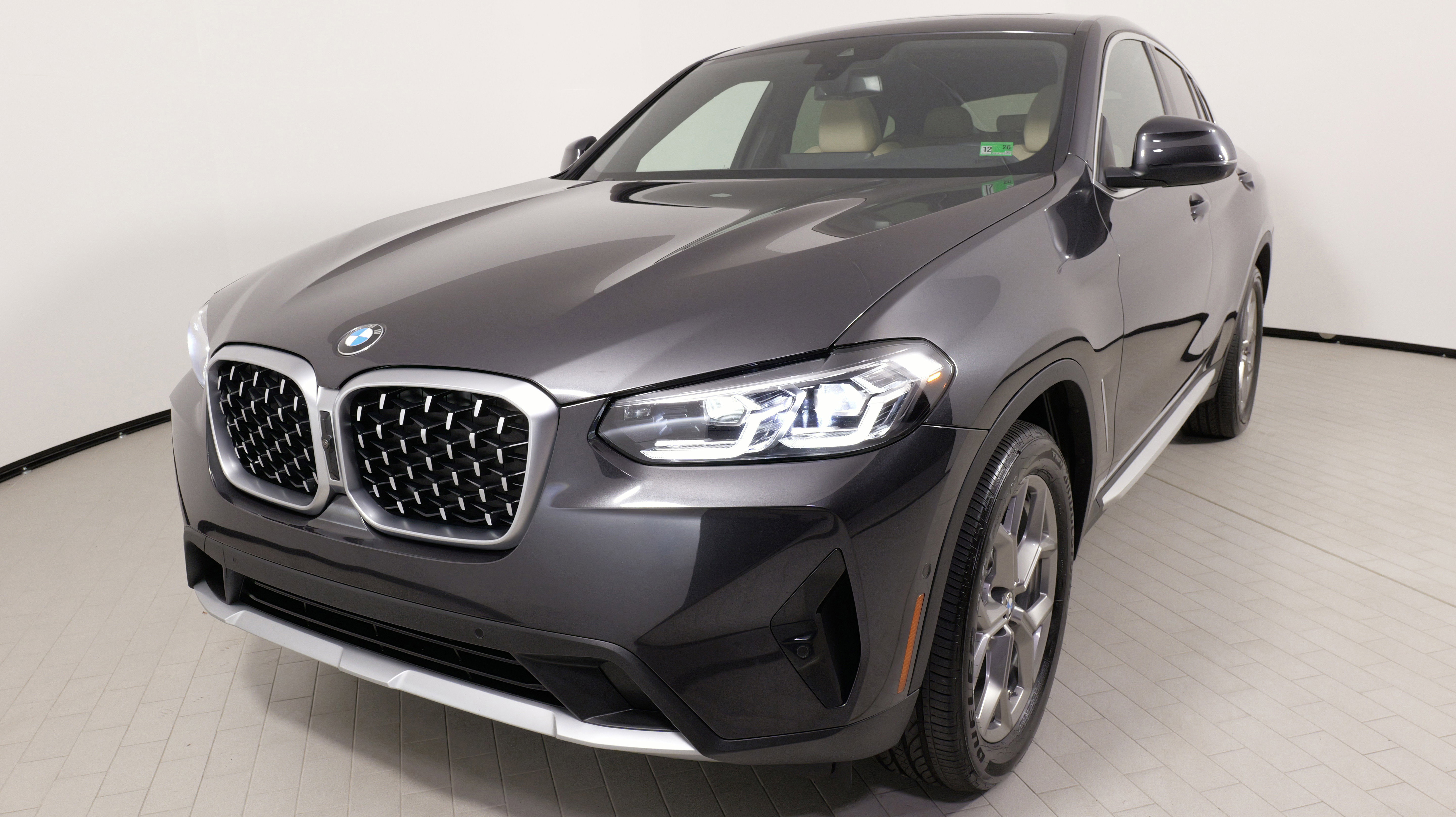 Used 2025 BMW X4 xDrive30i image 4