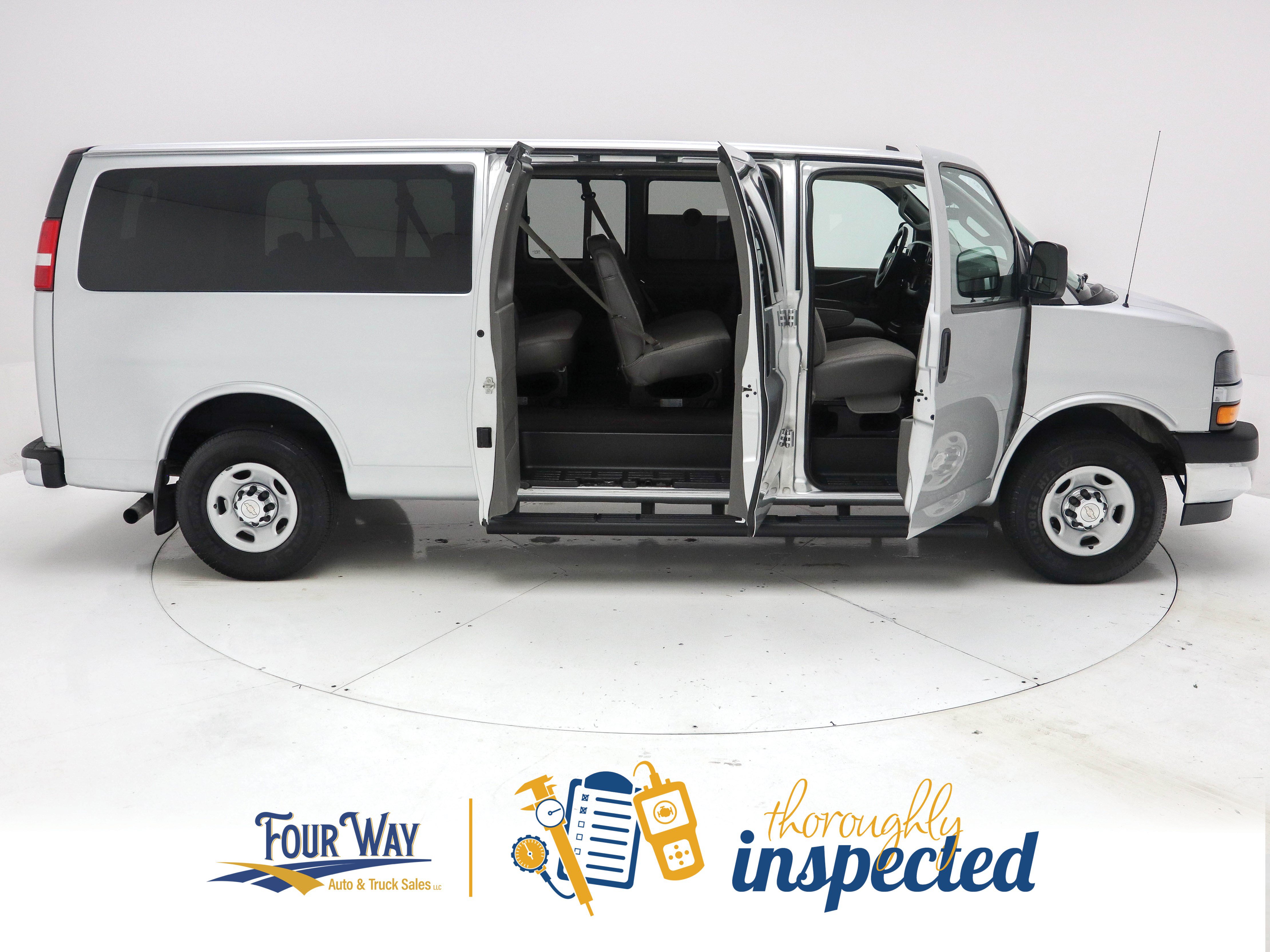 Used 2019 Chevrolet Express 3500 LT w/ LT Preferred Equipment Group RWD image 3