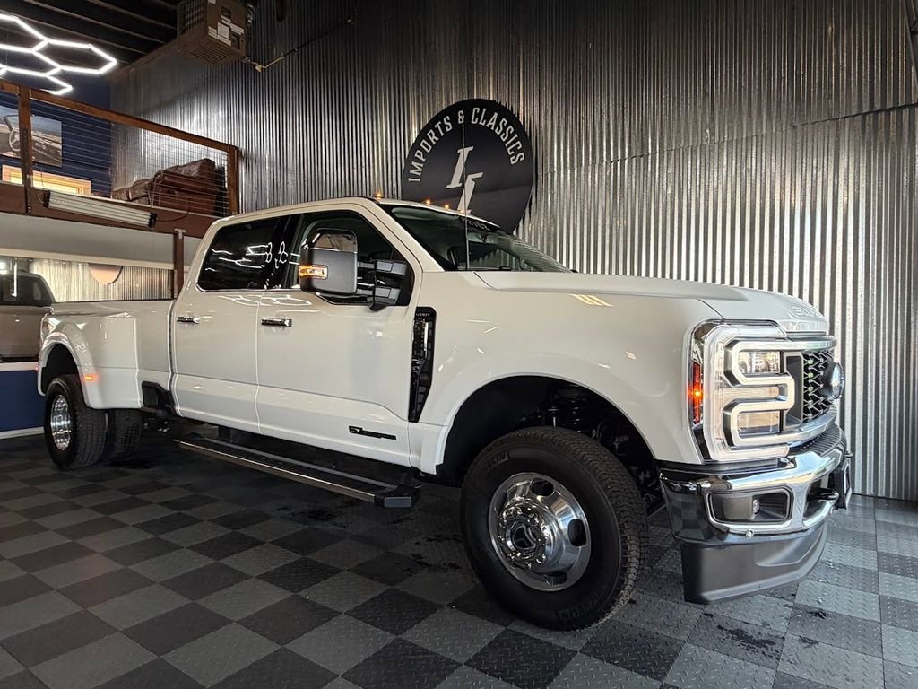 Used 2026 Ford F350 Lariat w/ Lariat Premium Package AWD/4WD image 2