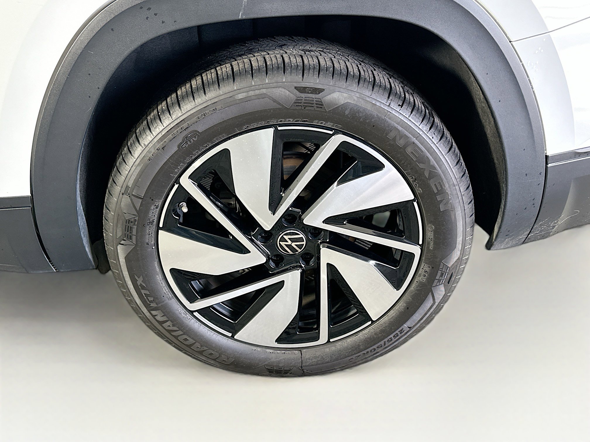 Used 2025 Volkswagen Atlas SE image 11