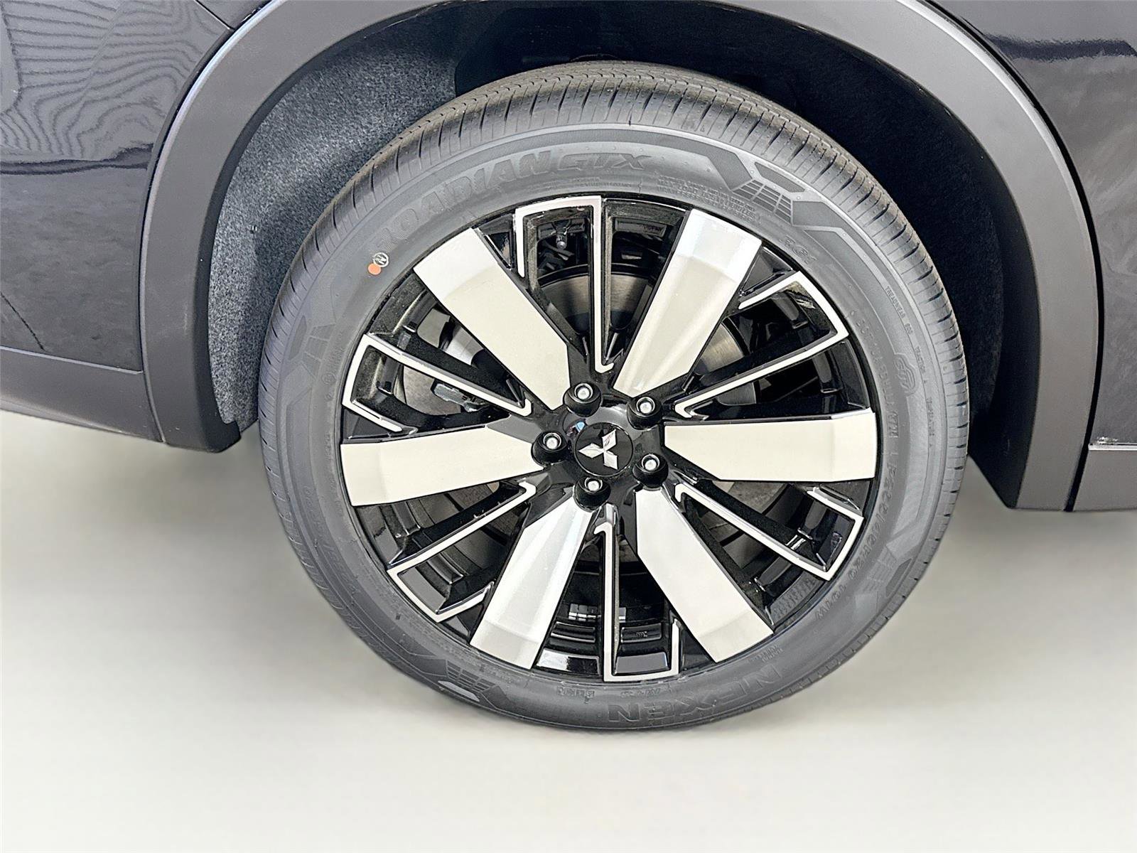 New 2026 Mitsubishi Outlander SE image 32