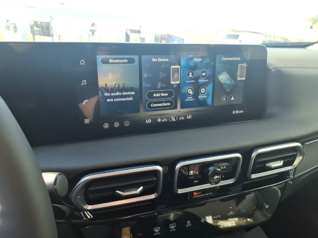 New 2026 Nissan Sentra SR w/ SR Premium Package FWD image 15