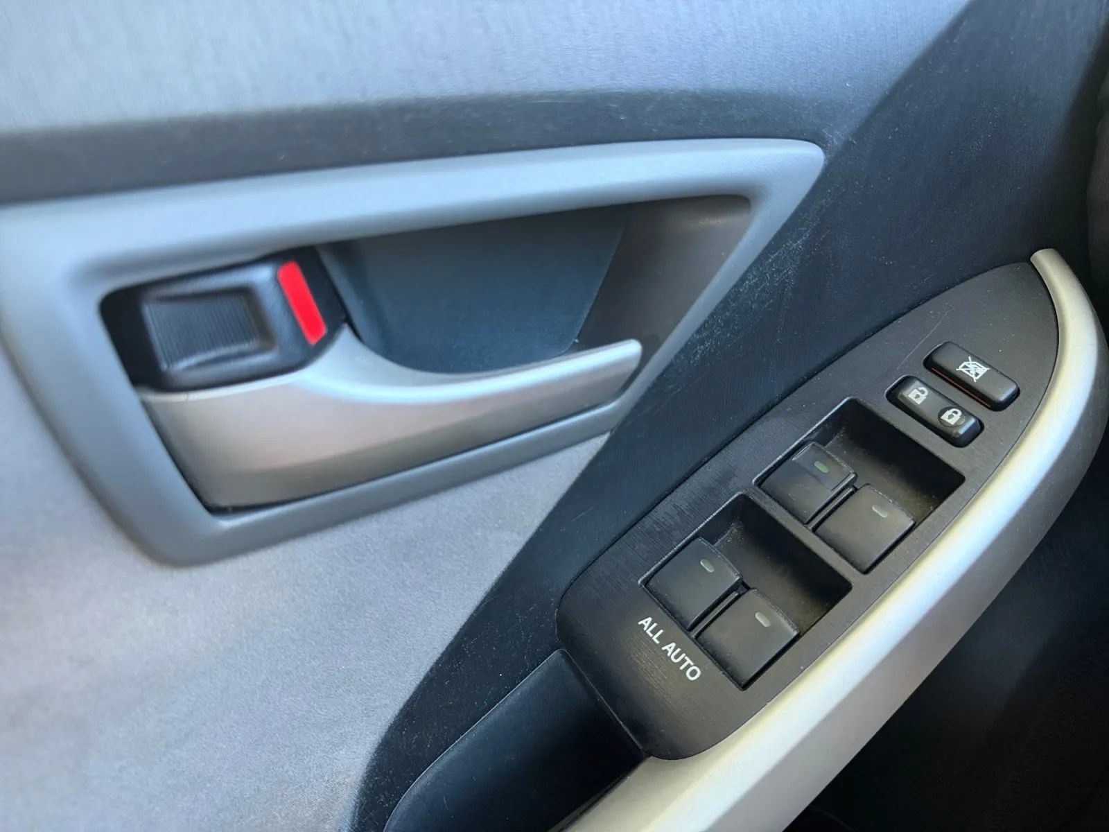 Used 2014 Toyota Prius Two FWD image 17