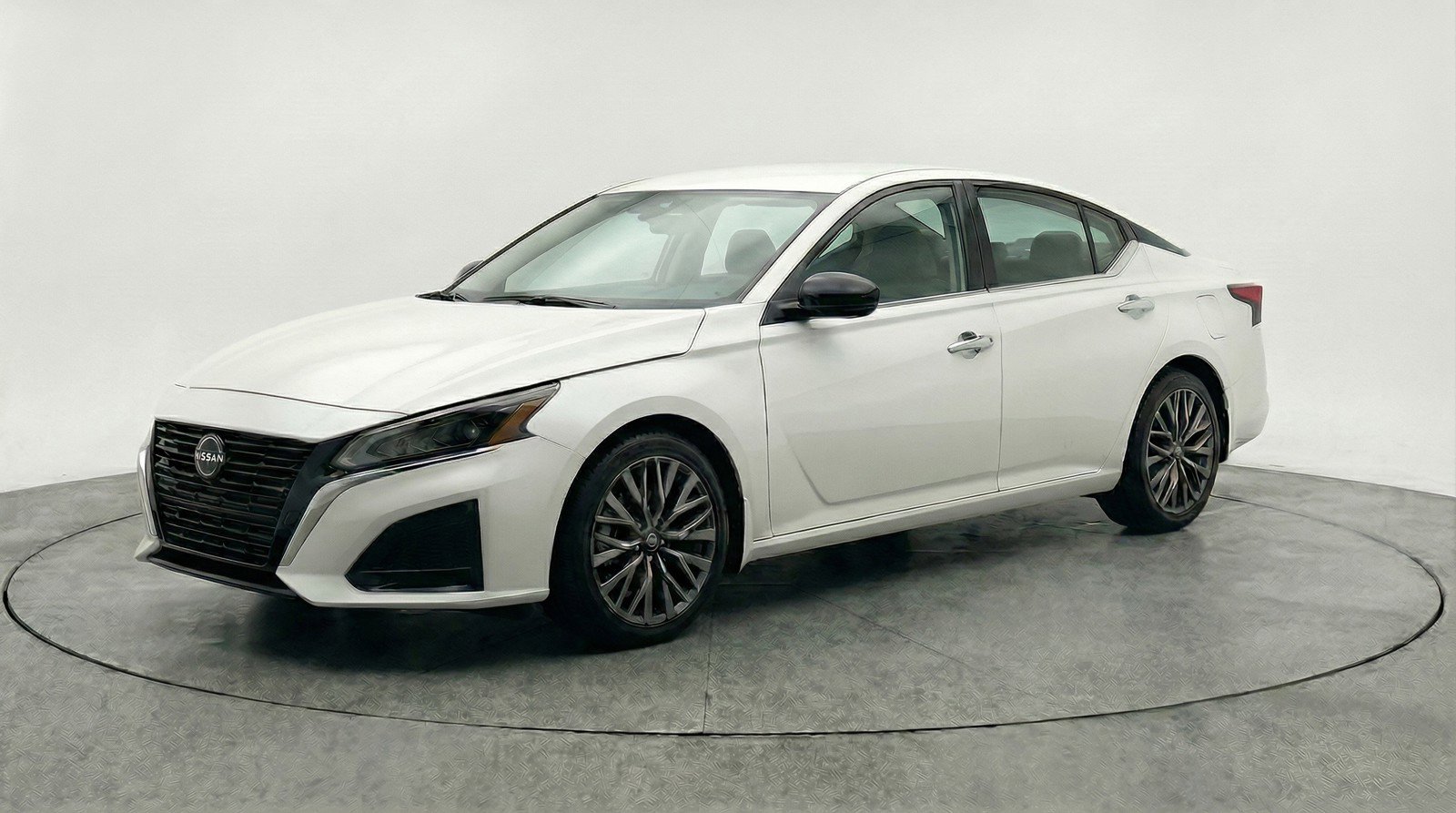 Used 2025 Nissan Altima 2.5 SV image 3