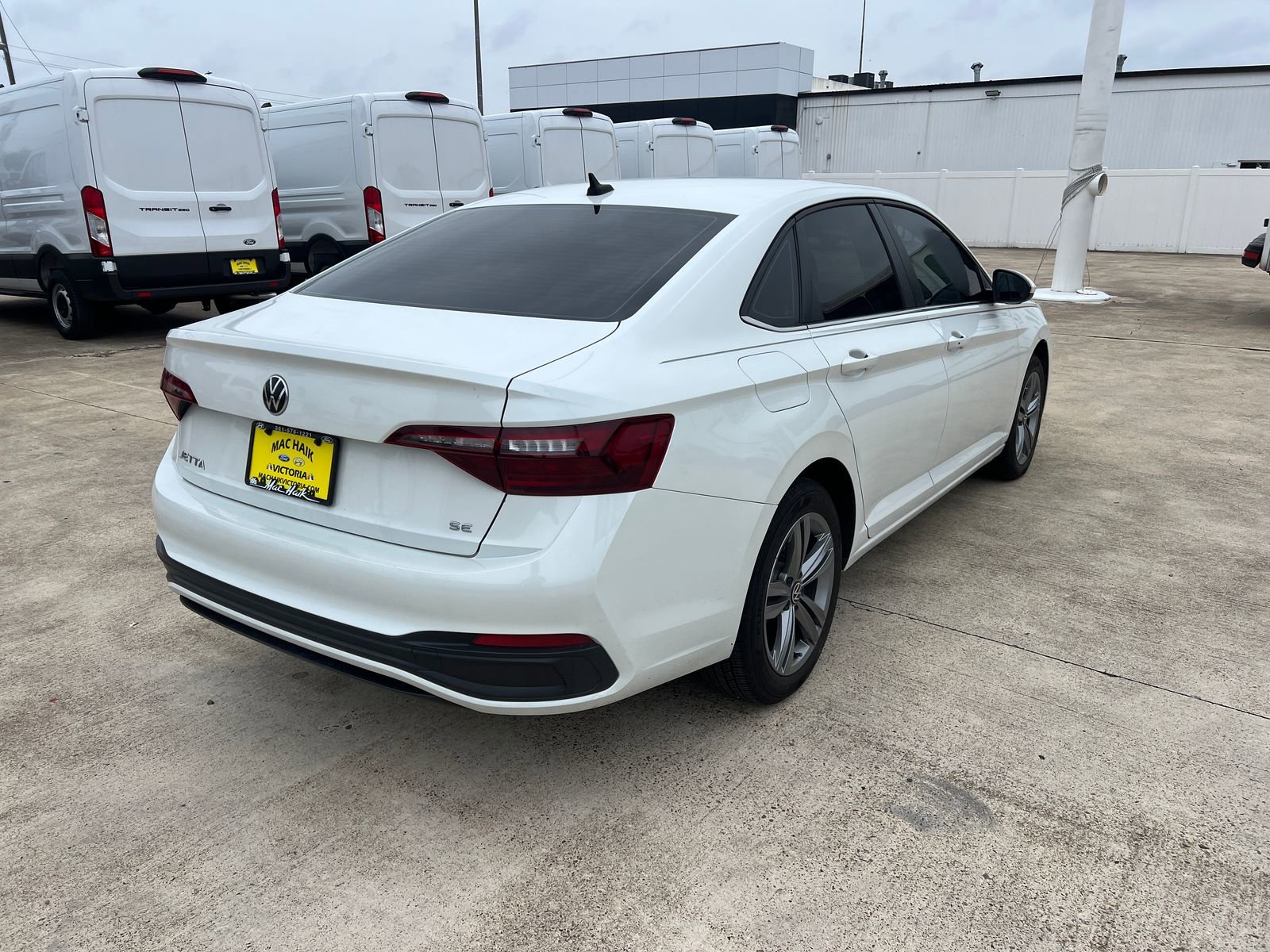 Used 2023 Volkswagen Jetta SE FWD image 3