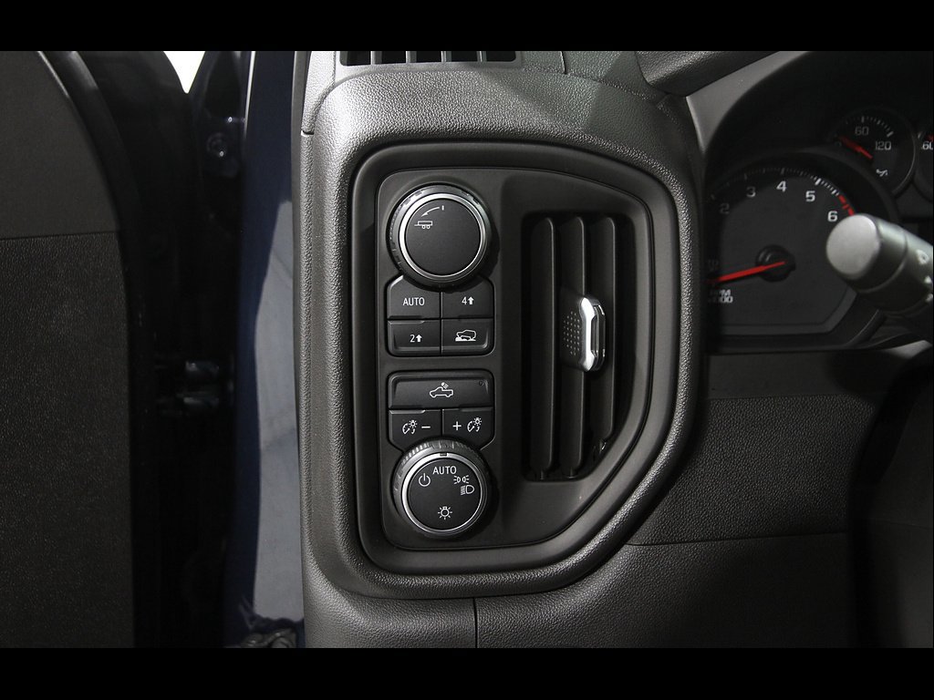 Used 2020 Chevrolet Silverado 1500 Custom w/ Custom Value Package AWD/4WD image 6