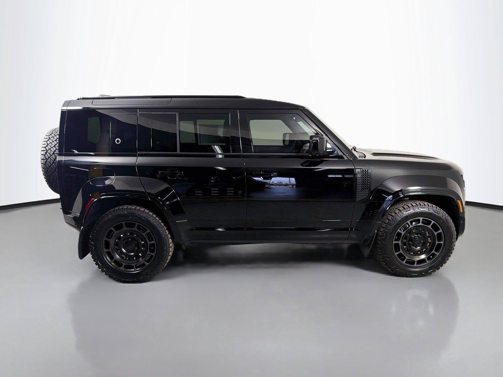 New 2026 Land Rover Defender 110 OCTA AWD/4WD image 4