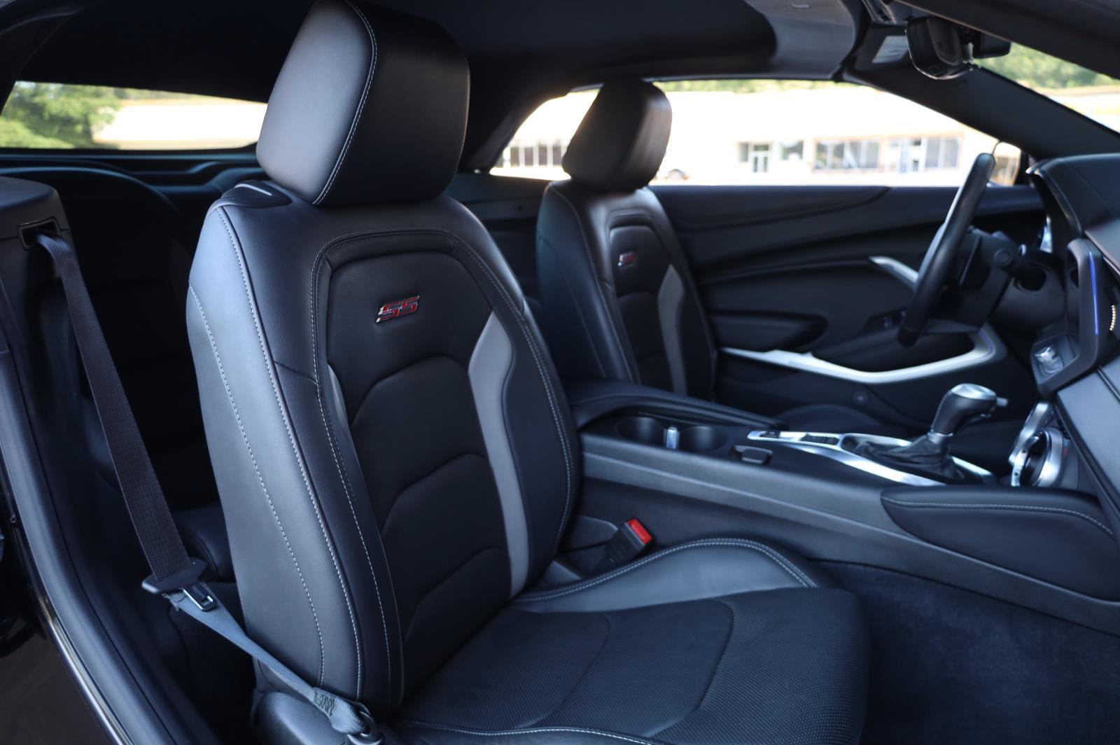 Used 2019 Chevrolet Camaro SS RWD image 32