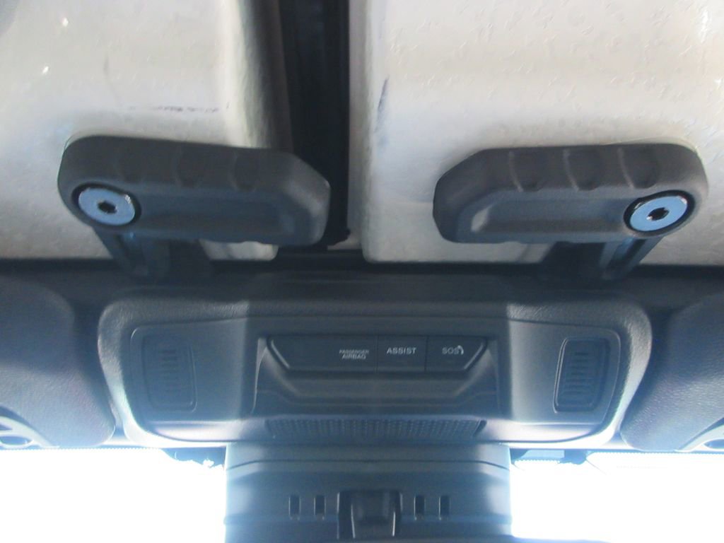 Used 2025 Jeep Wrangler Sport S image 37