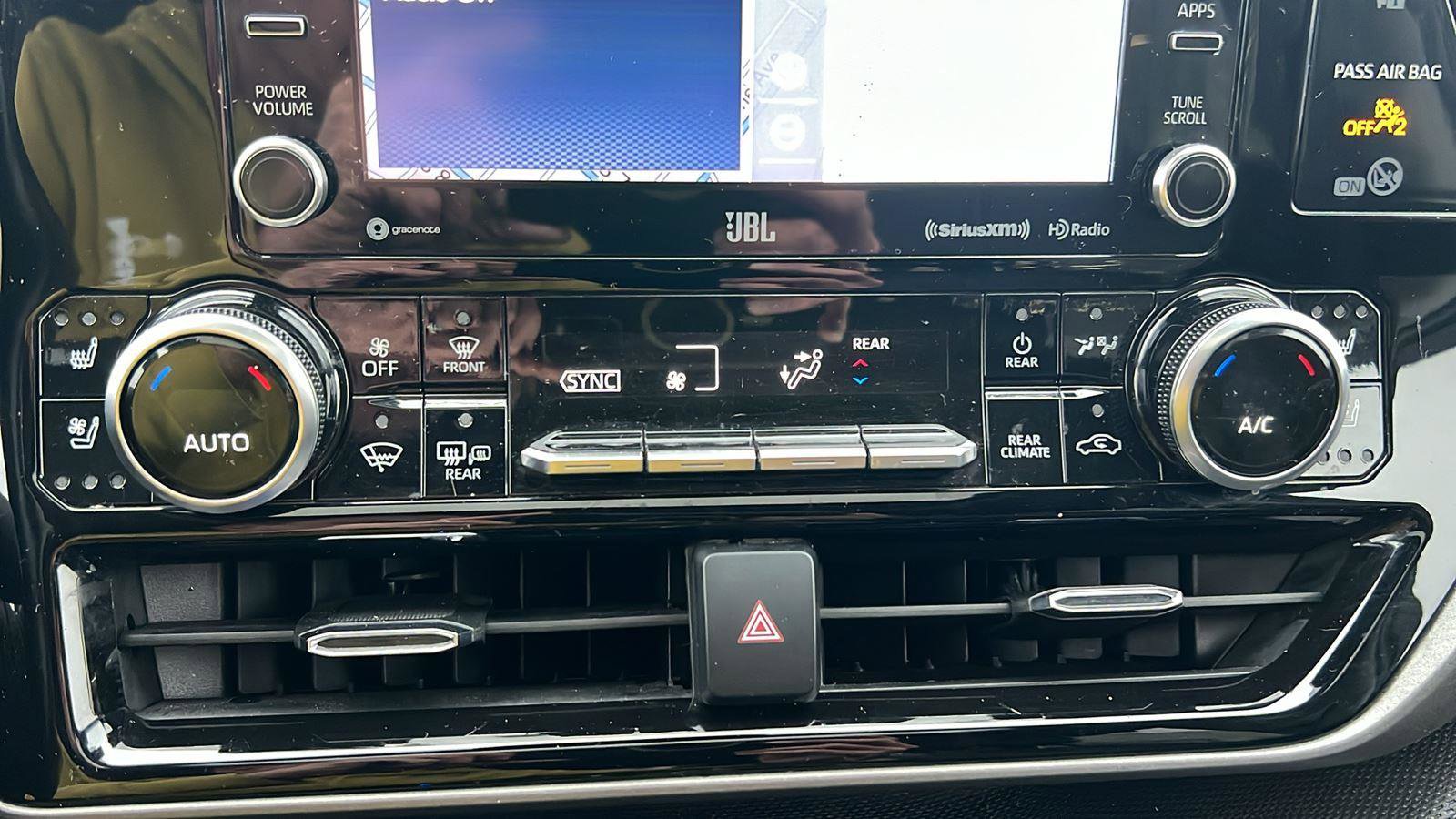 Used 2020 Toyota Highlander Limited image 29