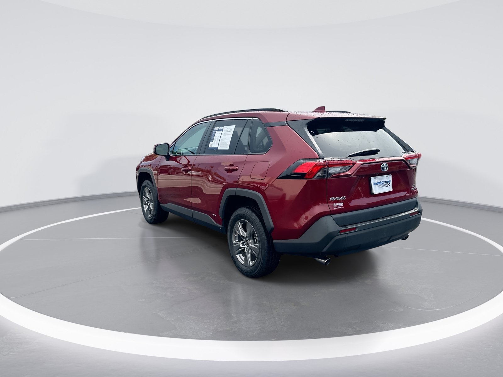 Used 2024 Toyota RAV4 LE AWD/4WD image 7