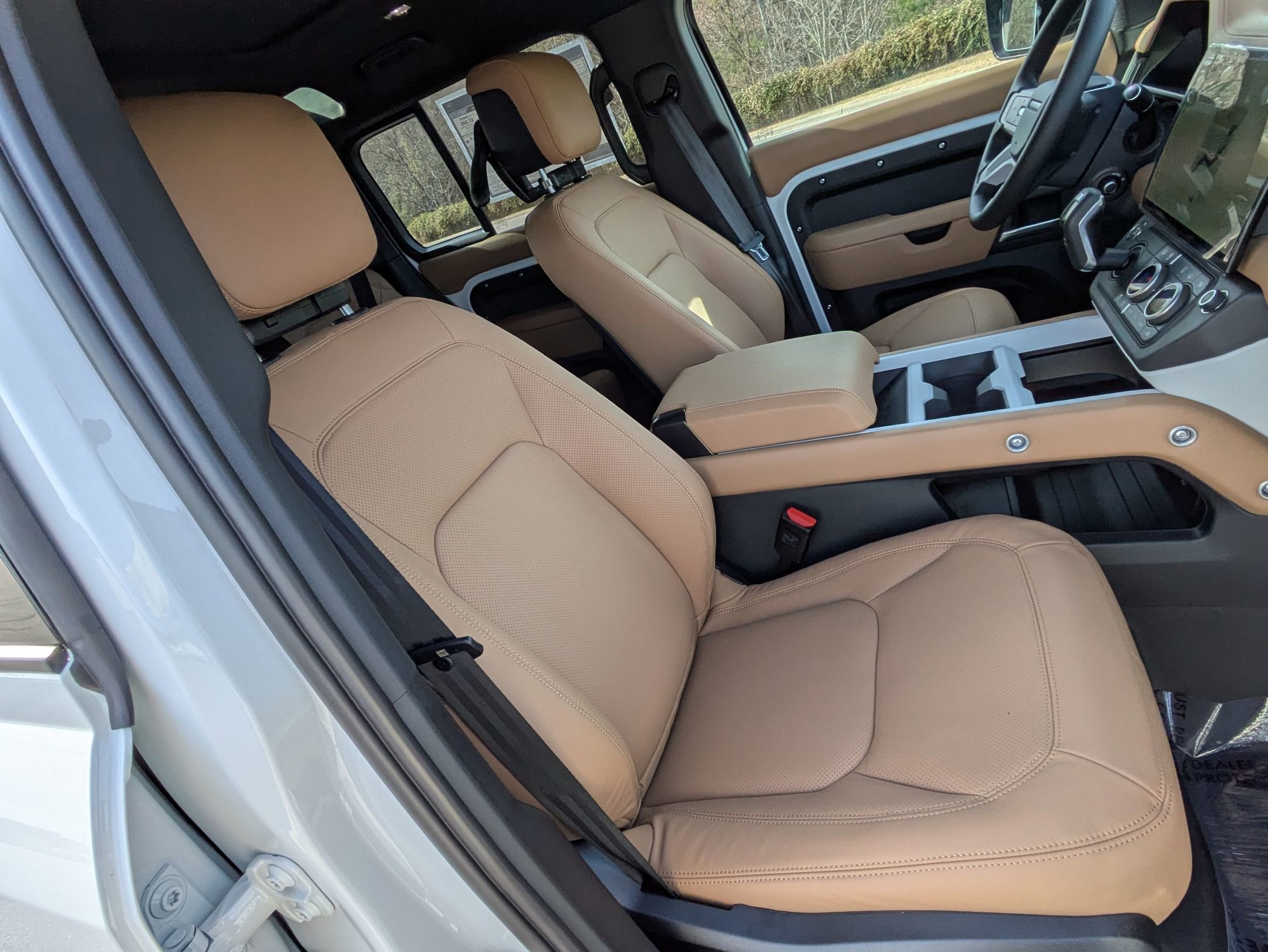 New 2026 Land Rover Defender 110 X-Dynamic SE image 31