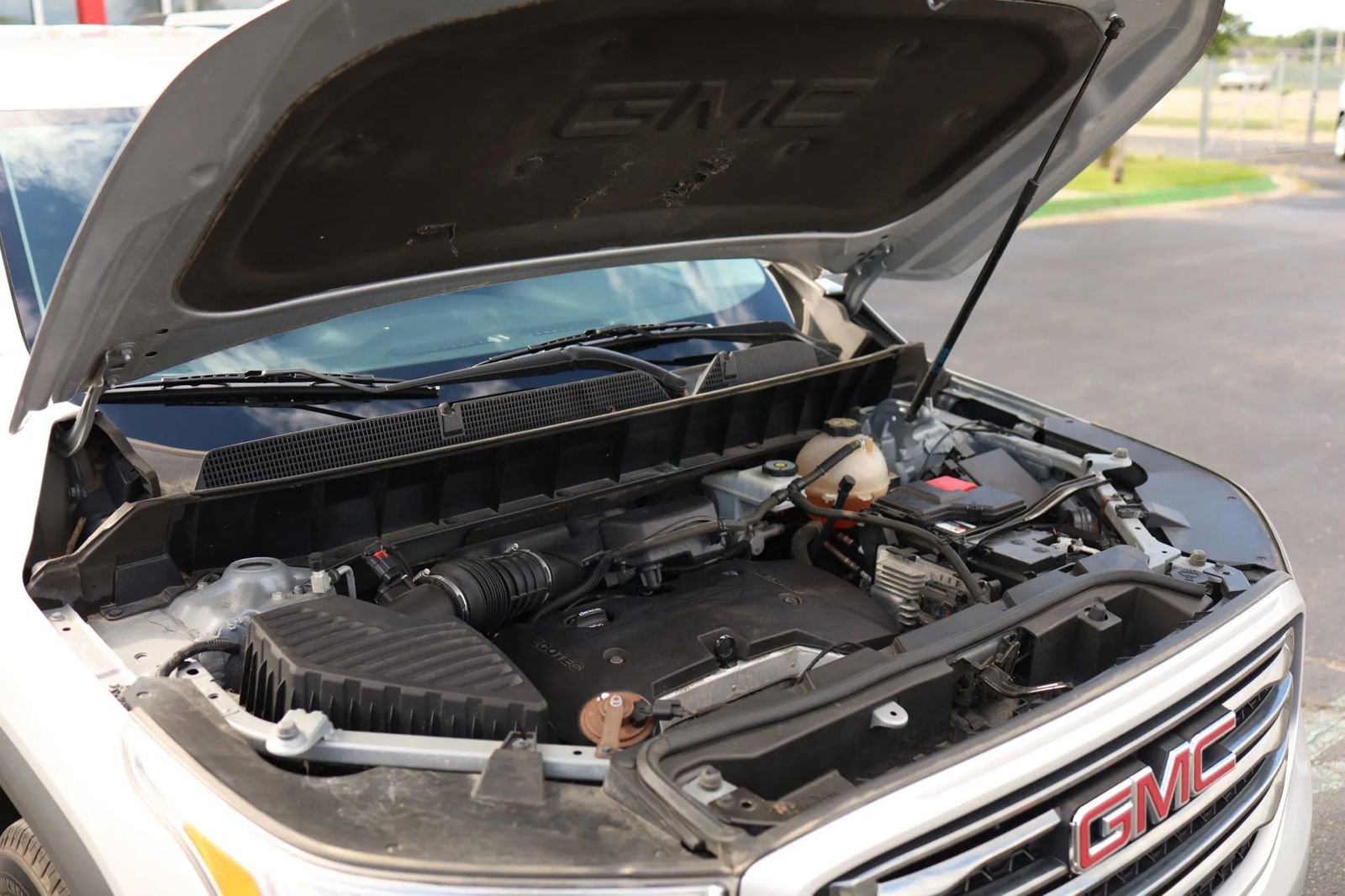 Used 2018 GMC Acadia SLE image 41