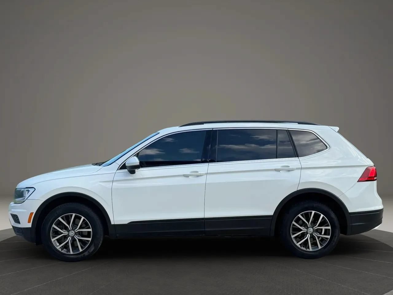 Used 2019 Volkswagen Tiguan SE FWD image 6