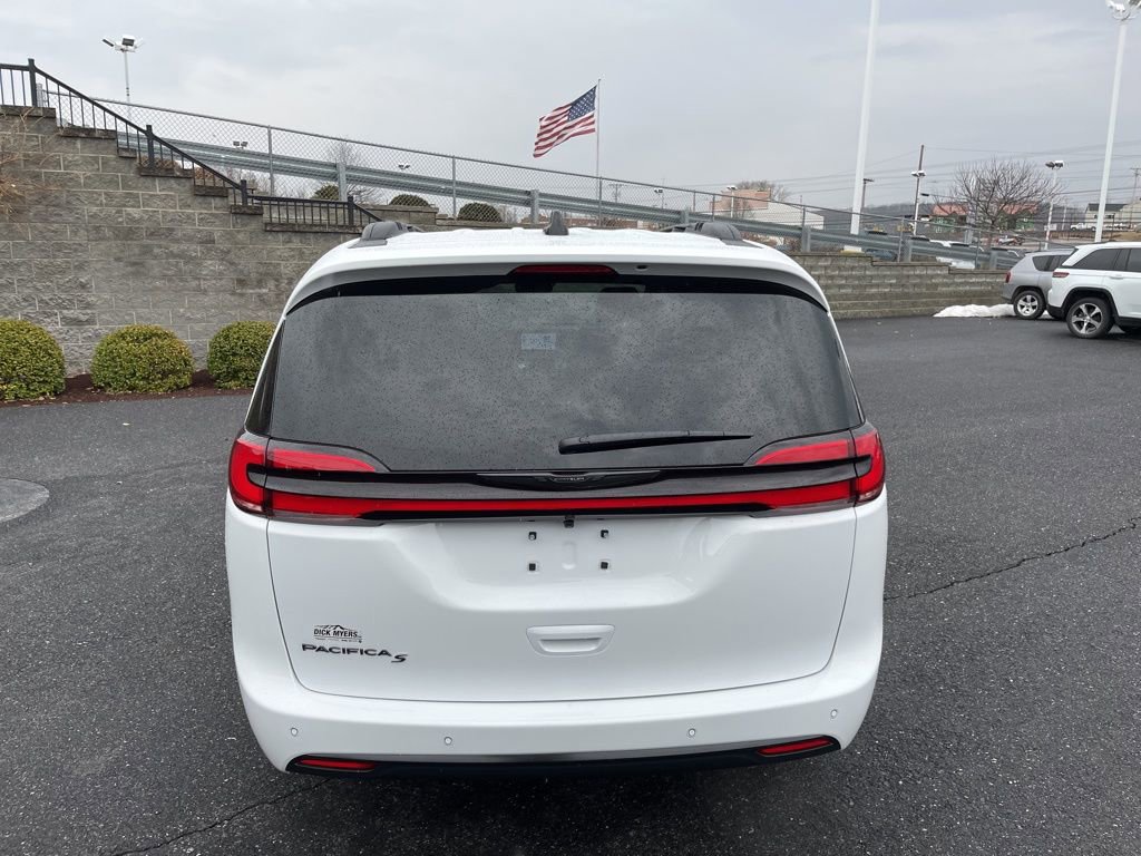 New 2026 Chrysler Pacifica Select image 8