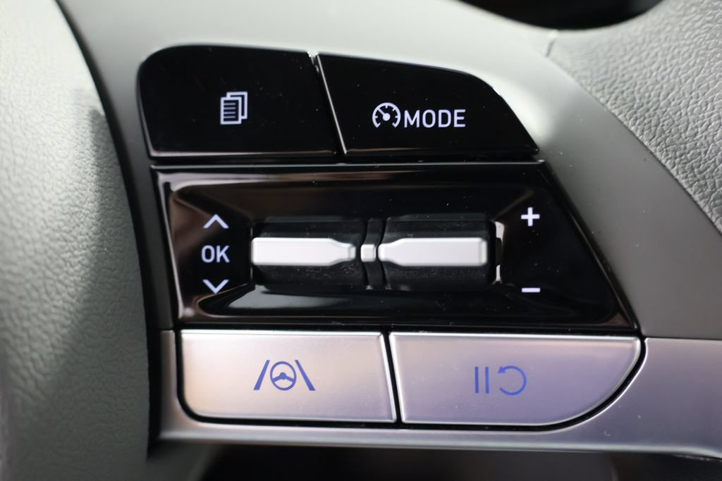 Used 2023 Hyundai Elantra SEL w/ Preferred Accessory Package FWD image 12