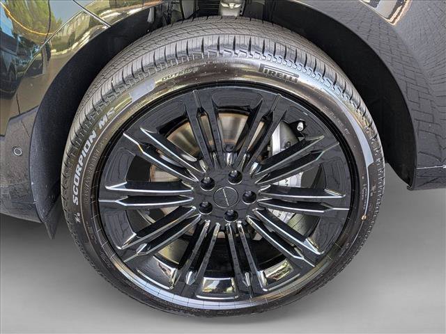 New 2026 Land Rover Range Rover Long Wheelbase SE AWD/4WD image 9