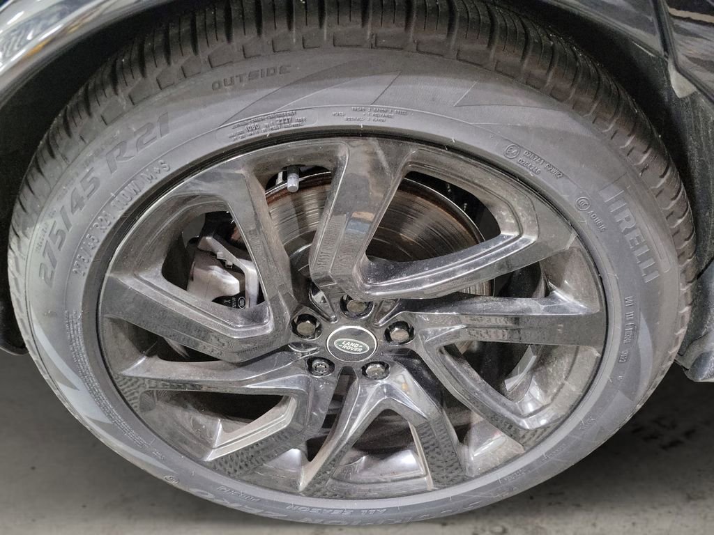 Certified 2024 Land Rover Discovery Dynamic SE image 12