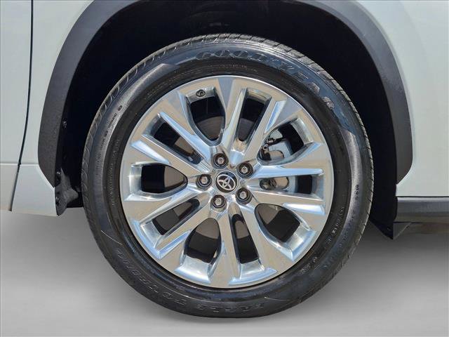 Used 2023 Toyota Highlander Limited FWD image 24