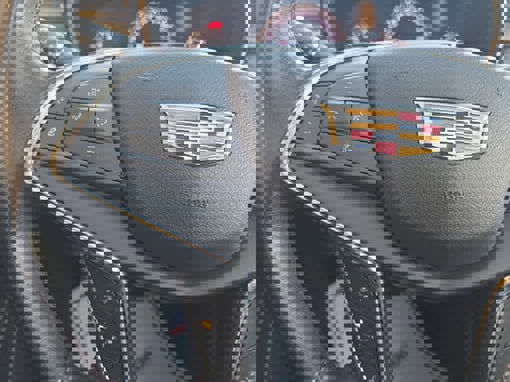 Used 2018 Cadillac XT5 Luxury w/ Driver Awareness Package image 17