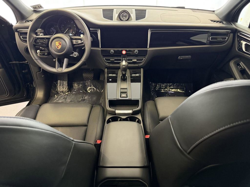 Used 2026 Porsche Macan AWD/4WD image 17