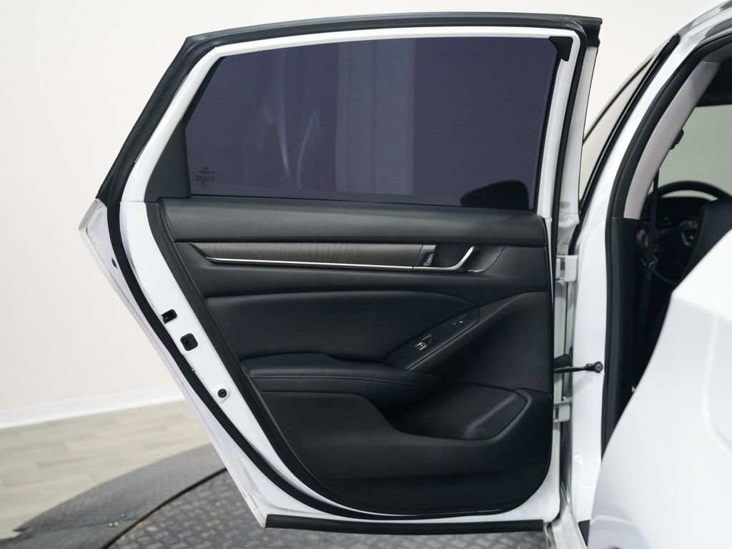 Used 2018 Honda Accord Touring image 13