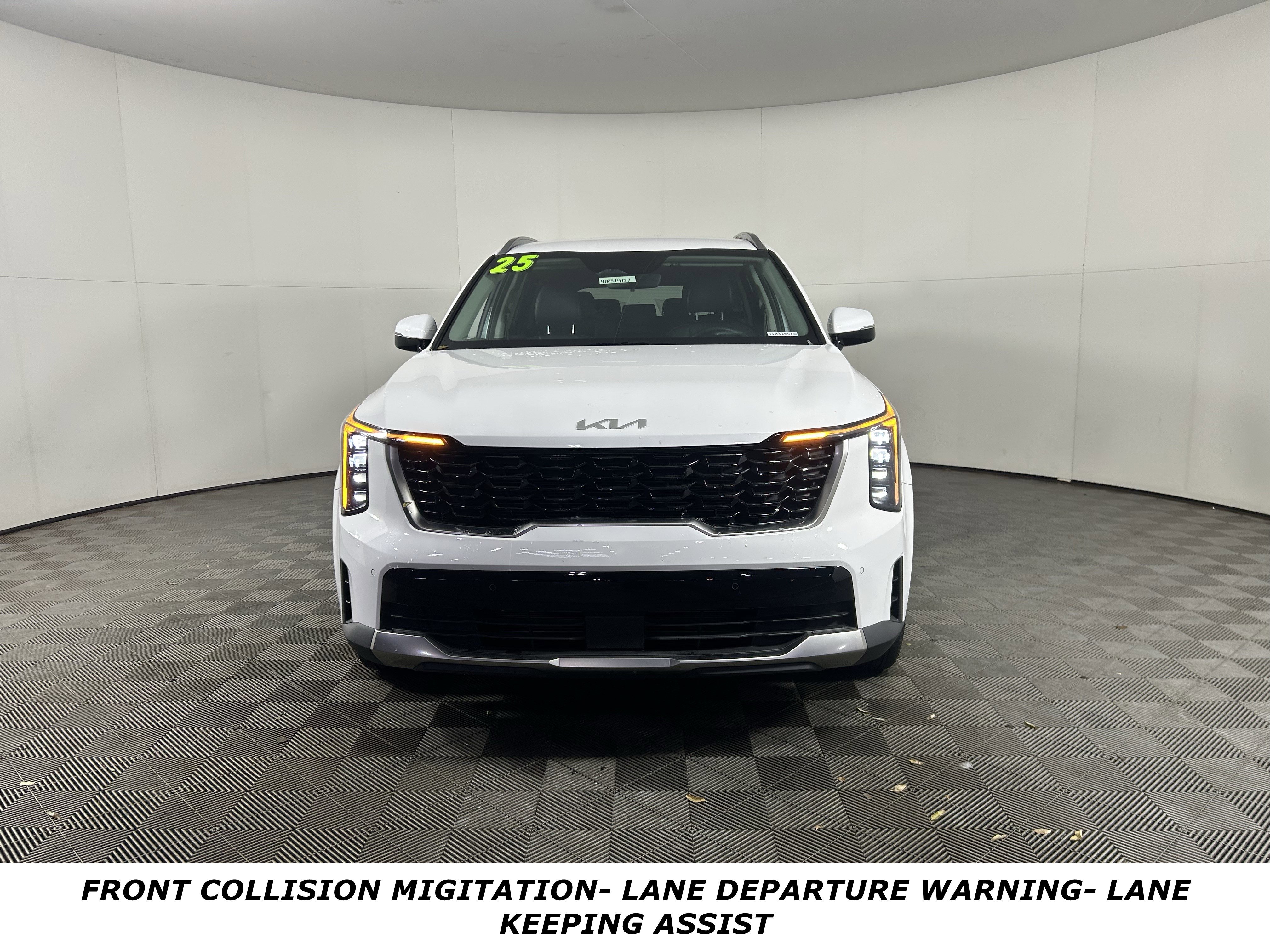 Used 2025 Kia Sorento S image 2