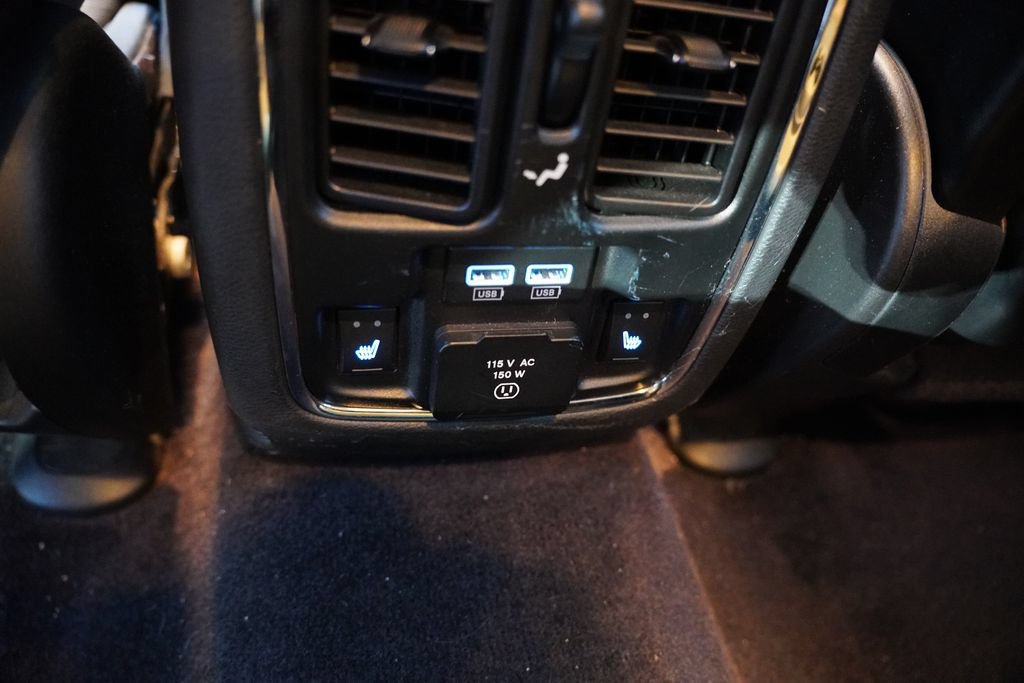 Used 2016 Dodge Durango Limited w/ Premium Group AWD/4WD image 4