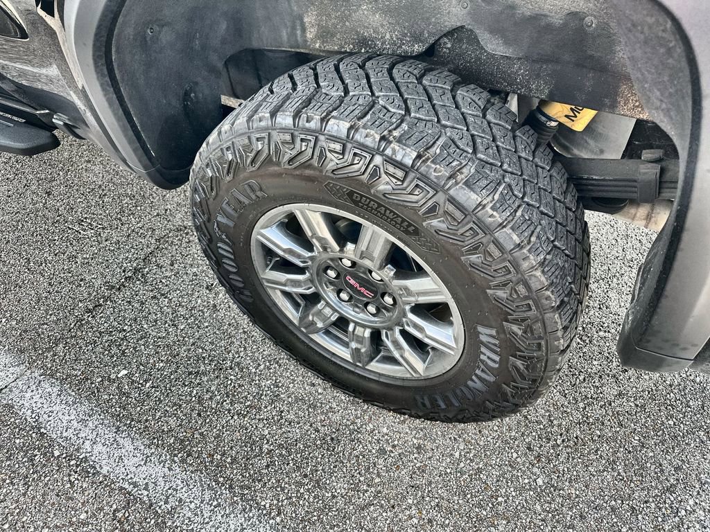 Used 2025 GMC Sierra 1500 AT4X image 10