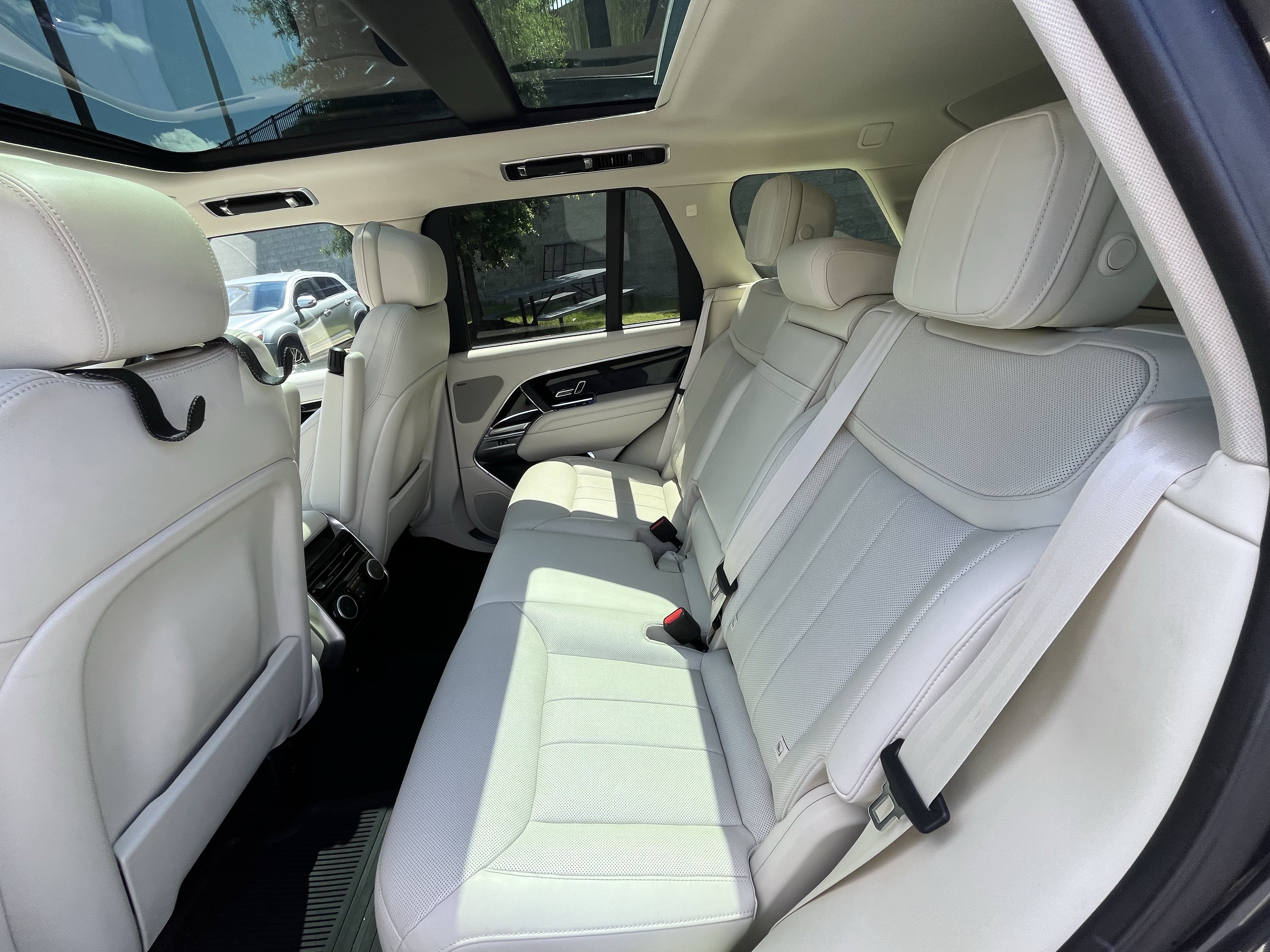 Used 2023 Land Rover Range Rover SE AWD/4WD image 32