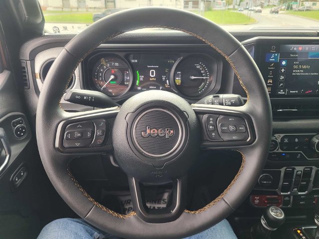 Used 2024 Jeep Wrangler Unlimited AWD/4WD image 29