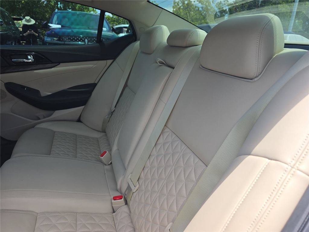 Used 2016 Nissan Maxima Platinum FWD image 13