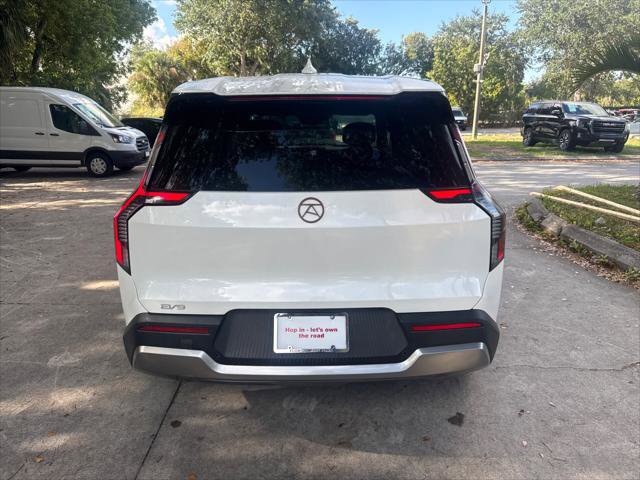 Used 2024 Kia EV9 Light Long Range RWD image 7