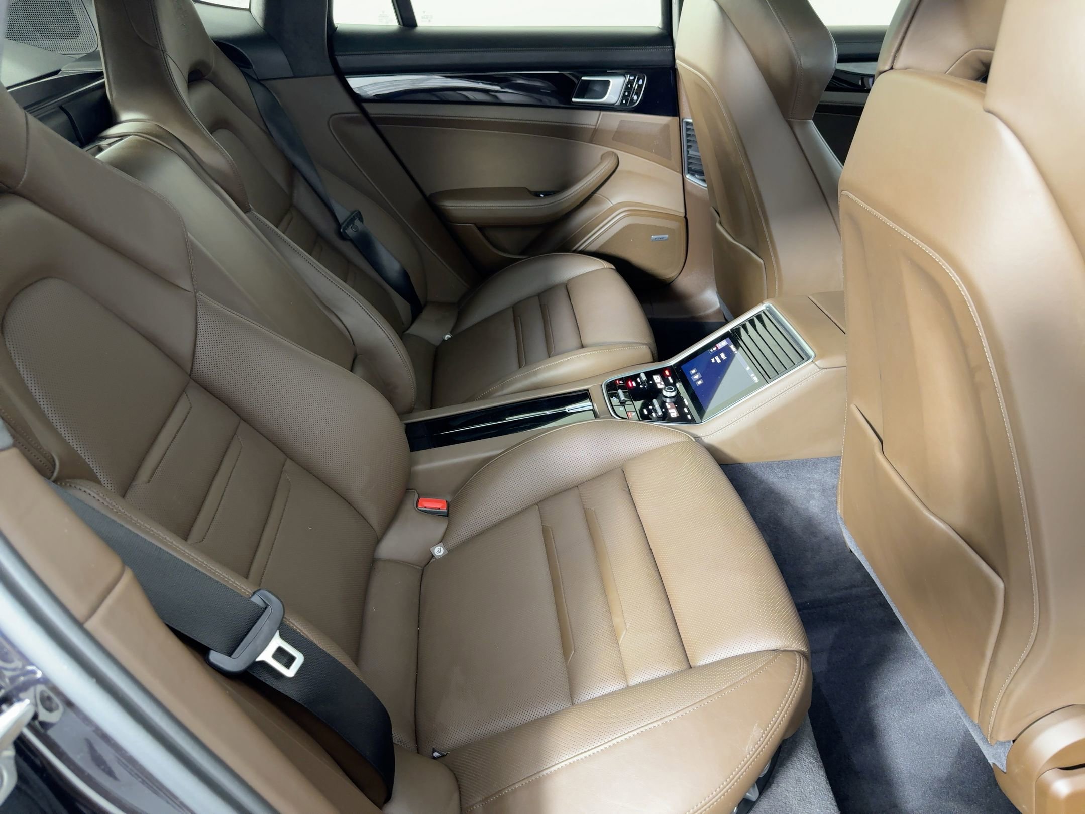 Certified 2020 Porsche Panamera GTS w/ Premium Package Plus image 28