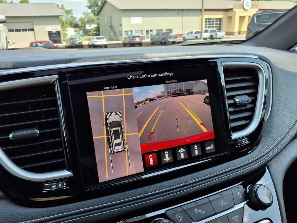 Used 2026 Chrysler Pacifica Select FWD image 29