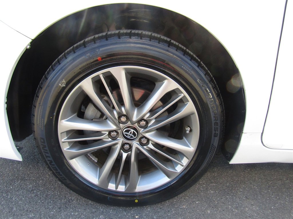 Used 2017 Toyota Camry SE image 12