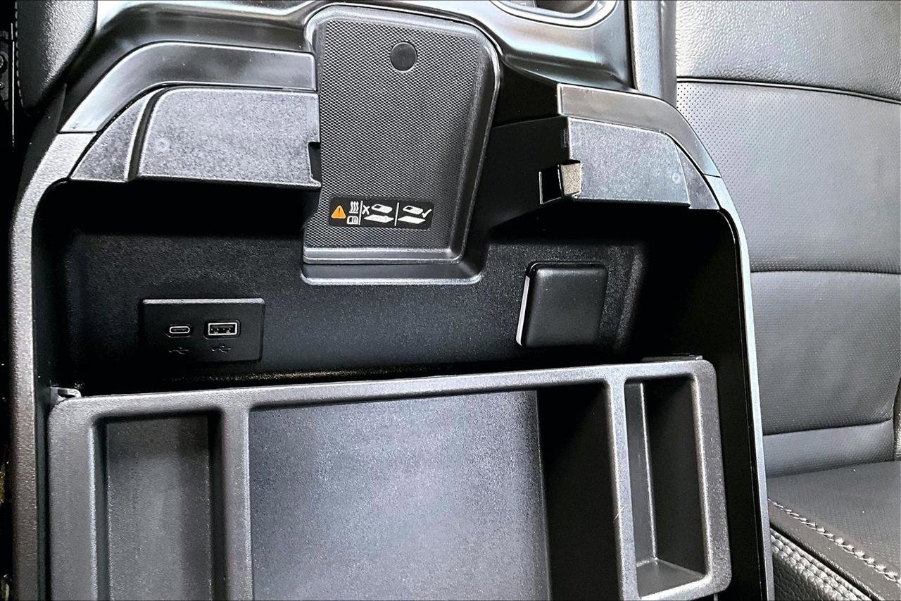 Used 2025 GMC Sierra 3500 Denali w/ Denali Reserve Package image 37