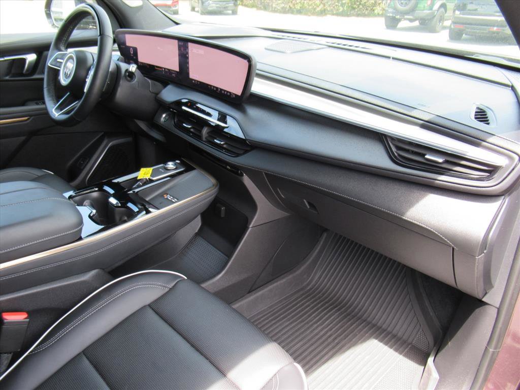 Used 2025 Buick Enclave Avenir w/ Super Cruise Package AWD/4WD image 11