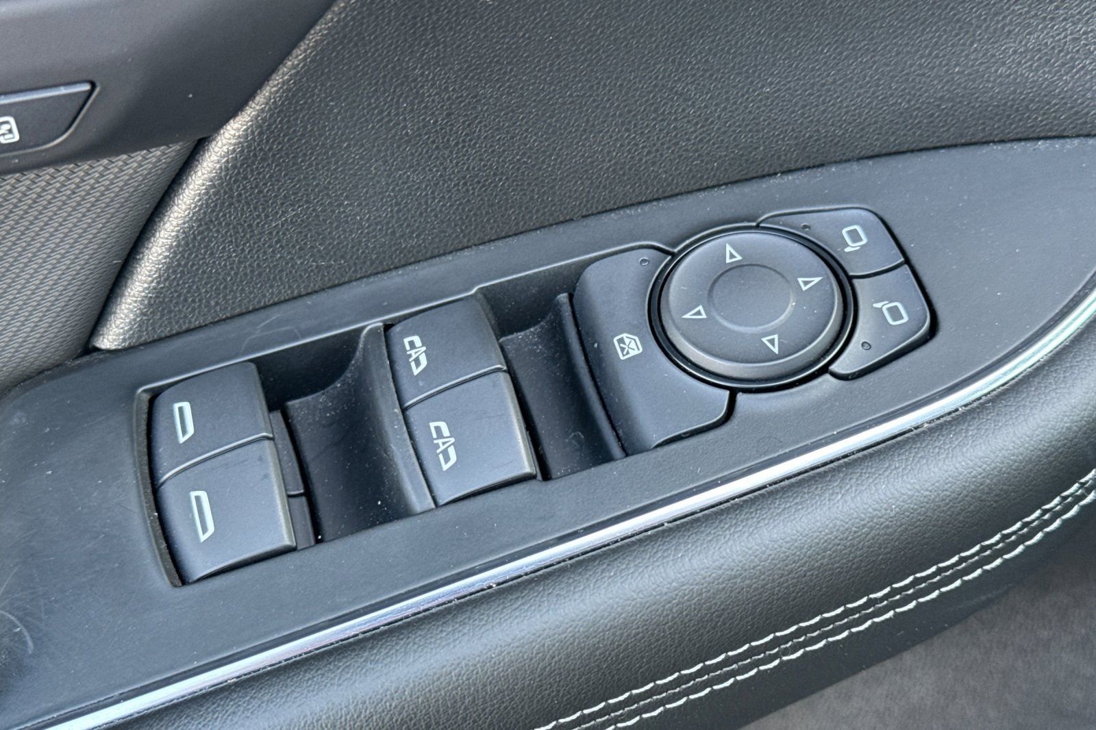 Certified 2025 Buick Envision Preferred image 11