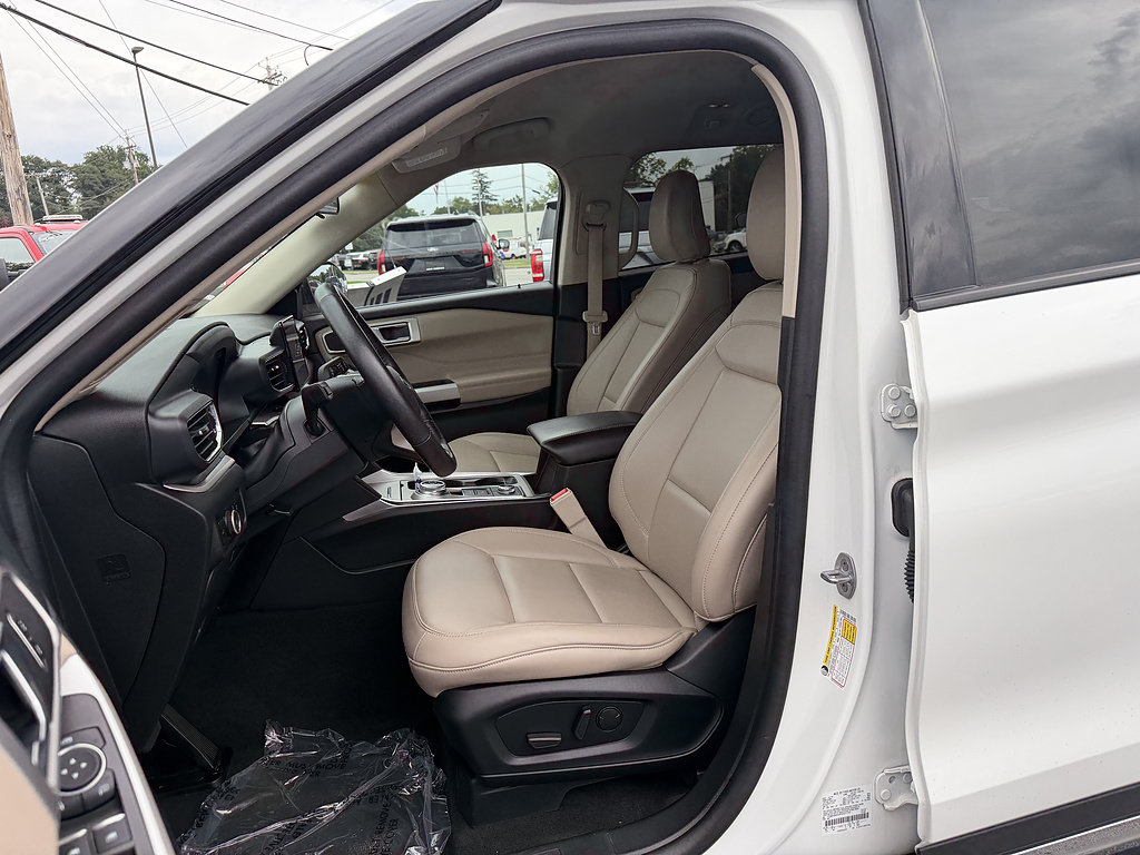 Certified 2023 Ford Explorer XLT w/ Equipment Group 202A AWD/4WD image 13
