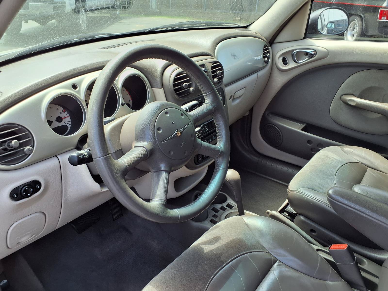 Used 2002 Chrysler PT Cruiser Limited FWD image 4
