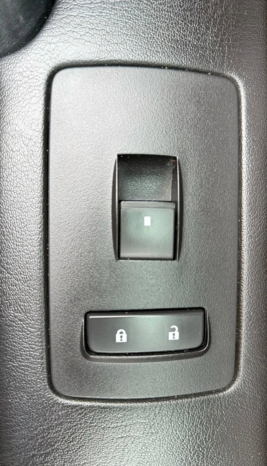 Used 2017 Chevrolet Traverse LT image 38