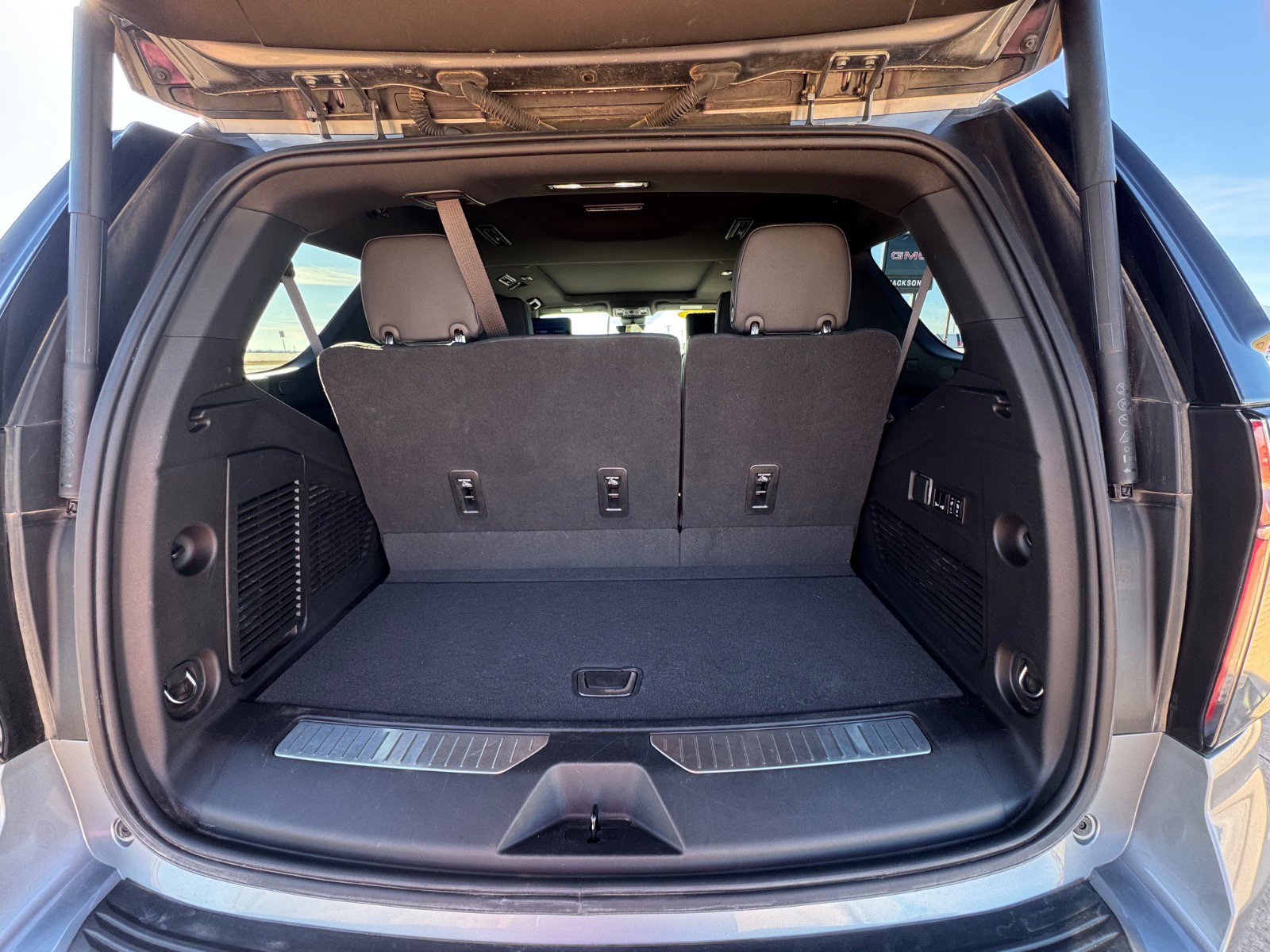 Used 2023 Chevrolet Tahoe High Country w/ Advanced Technology Package AWD/4WD image 16
